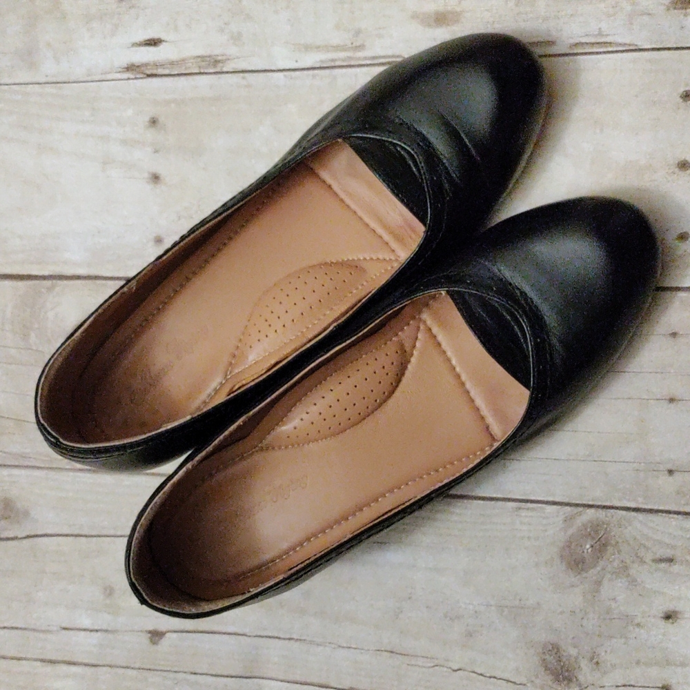 Mona Flying Wedges